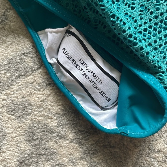 NWT Woman’s Crochet One-Piece Monokini Bathing Suit - Picture 9 of 10